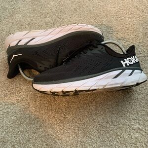 Hoka Clifton-7 Men’s Size 9 Black and White